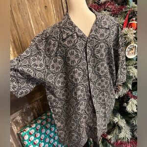 Button up mens top silk size large abstract print